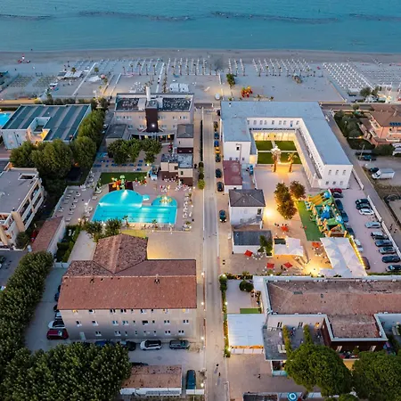 Color Perla Village Hotel 3*